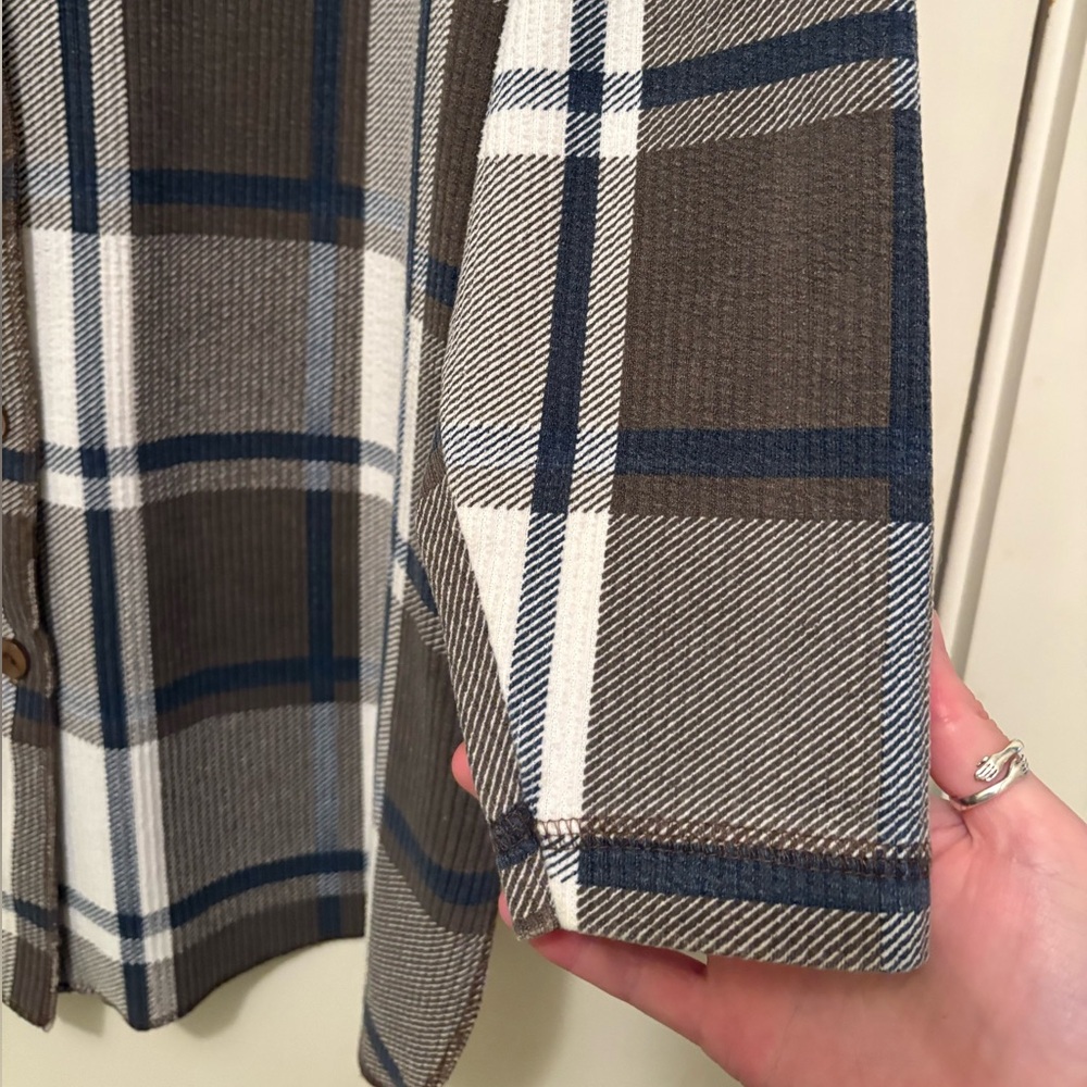 Women’s Plaid Shacket - Picture 5 of 6